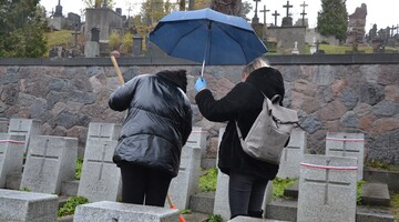 Sprzątanie cmentarza na Rossie 2021