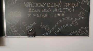 WIECZÓR PAMIĘCI ŻOŁNIERZY WYKLĘTYCH Z POLSKIM FILMEM