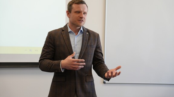 A Meeting with a Graduate – Edwin Milewski